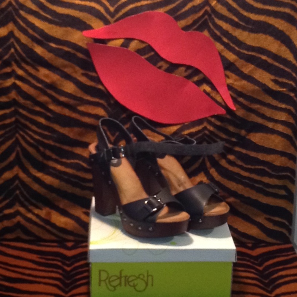 REFRESH ALISA-05 BLACK BLOCK HEELS NEW NEW